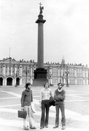 Евгений Шешолин, Артем Тасалов и Мирослав Андреев на Сенатской площади, 1979