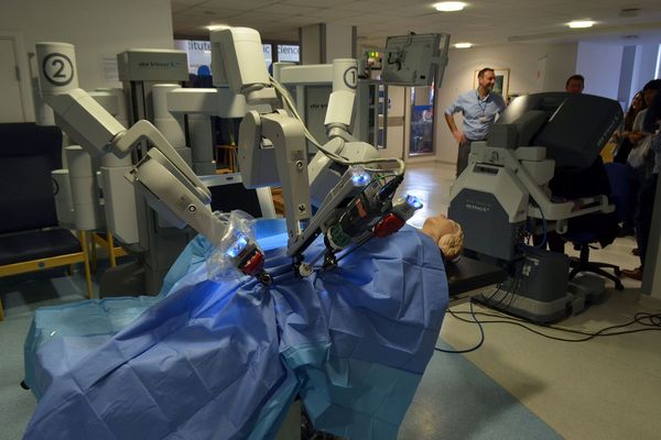 Робот-хирург
